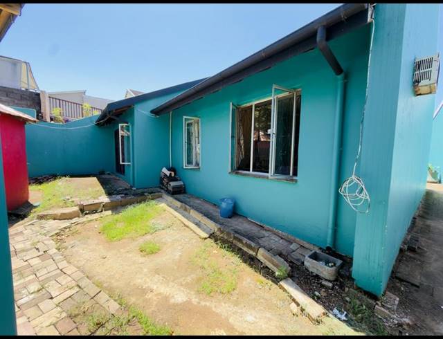 3 BEDROOM HOUSE FOR SALE IN NEWLANDS WEST